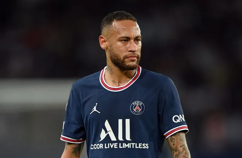 Hành trình thi đấu của Neymar qua các CLB lớn như PSG và Al Hilal trước khi quyết định trở về quê nhà.